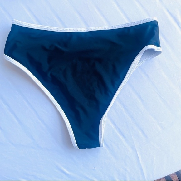 Black and White Bikini Set Women Swimsuit - Size M - Picture 6 of 6